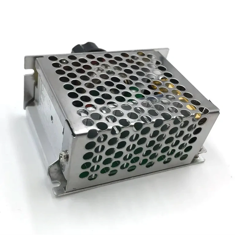 Regulator napięcia przeznaczony do szlifierek, wiertarek, pił elektrycznych