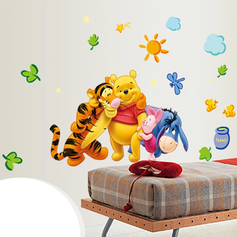 Naklejka z Kubusiem i przyjacielem Prosiaczkiem