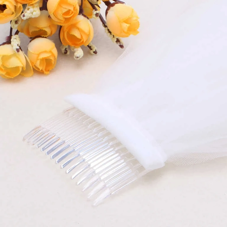 Efektowny długi welon z mocowaniem grzebieniem – styl ślub królewski