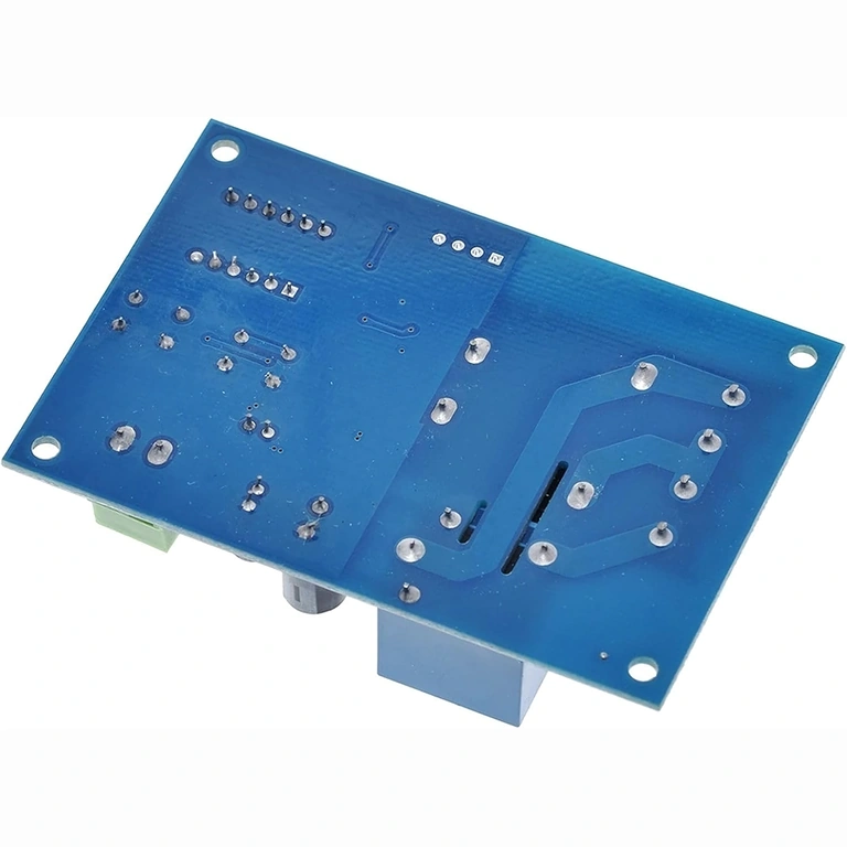 Elektroniczny regulator automatyczny do akumulatorów samochodowych ołowiowo-kwasowych i litowych