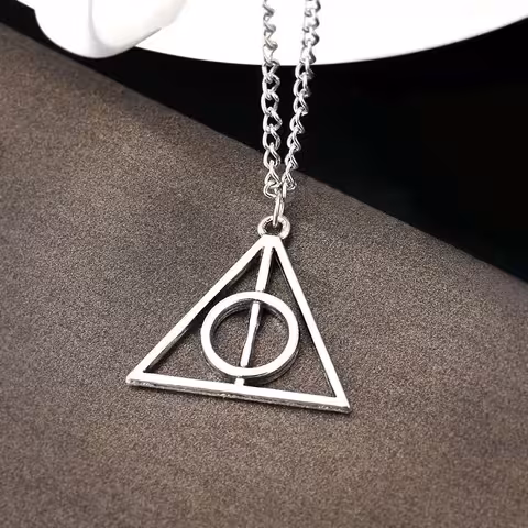 Wisiorek Łańcuszek Harry Potter Deathly Hallows Trójkąt Srebrny – Magiczna Biżuteria