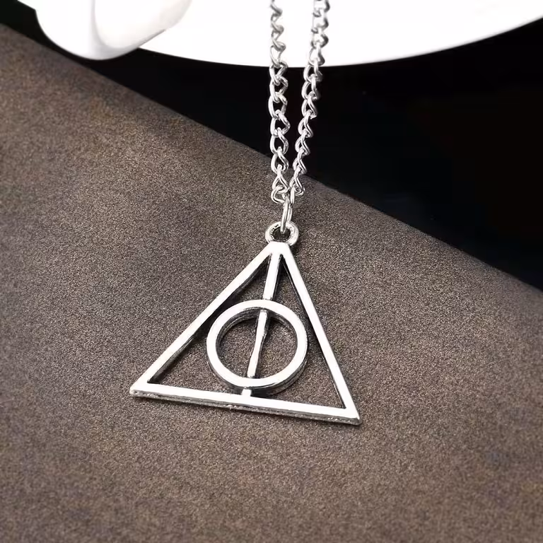 Wisiorek Łańcuszek Harry Potter Deathly Hallows Trójkąt Srebrny – Magiczna Biżuteria