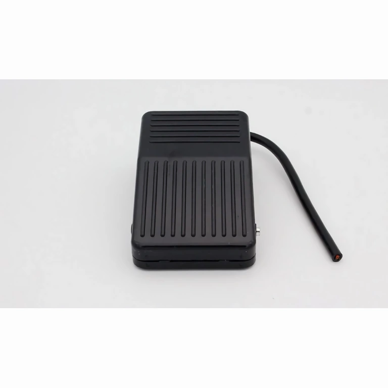 Przełącznik elektryczny sterowany stopą – zastosowanie przemysłowe