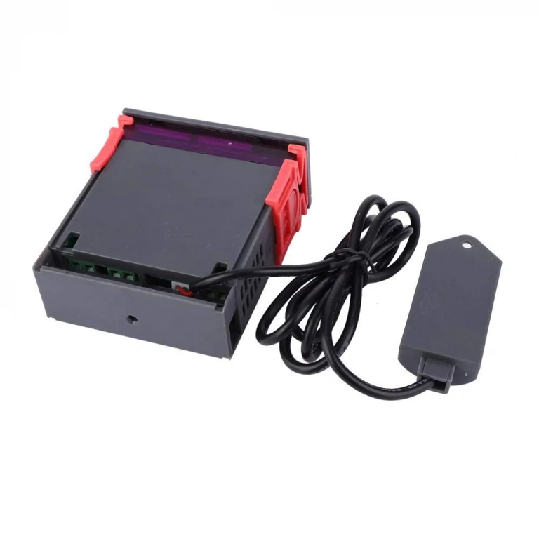 Cyfrowy kontroler panelowy z wbudowanym czujnikiem STC-3028