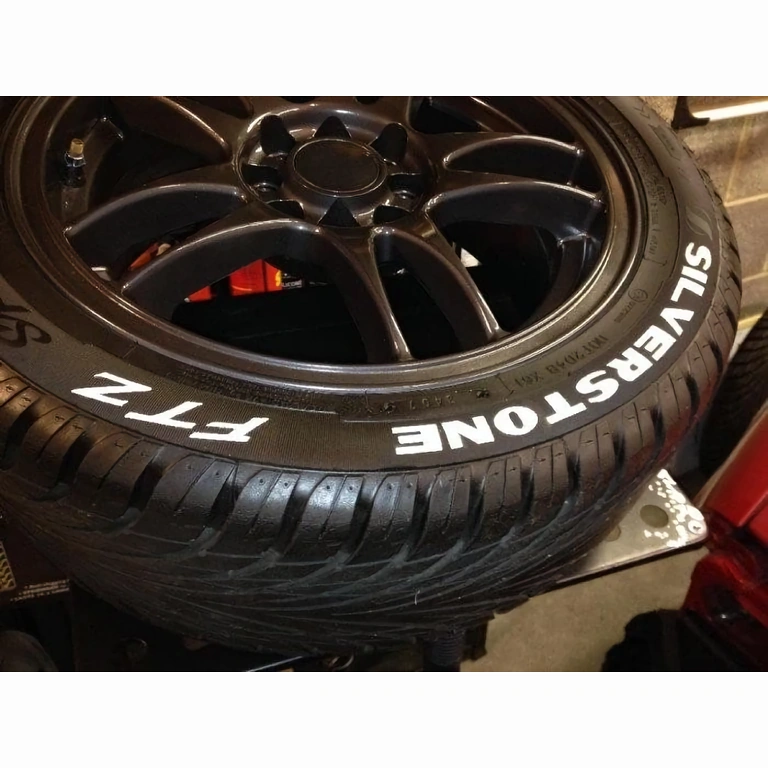 Biały permanentny marker szybkoschnący do czytelnego pisania