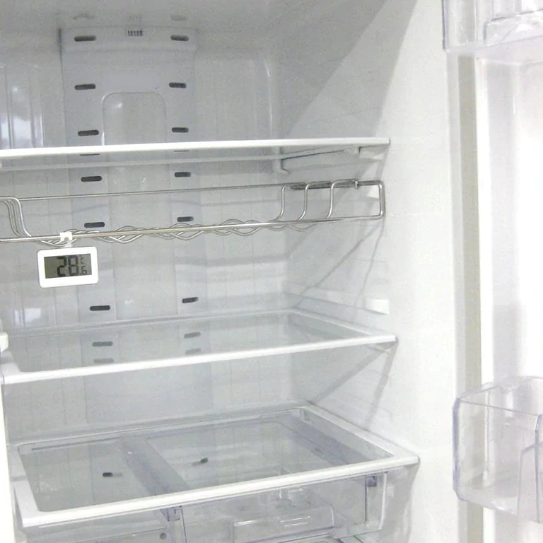 Elektroniczny termometr odporny na wilgoć w łazience lub kuchni