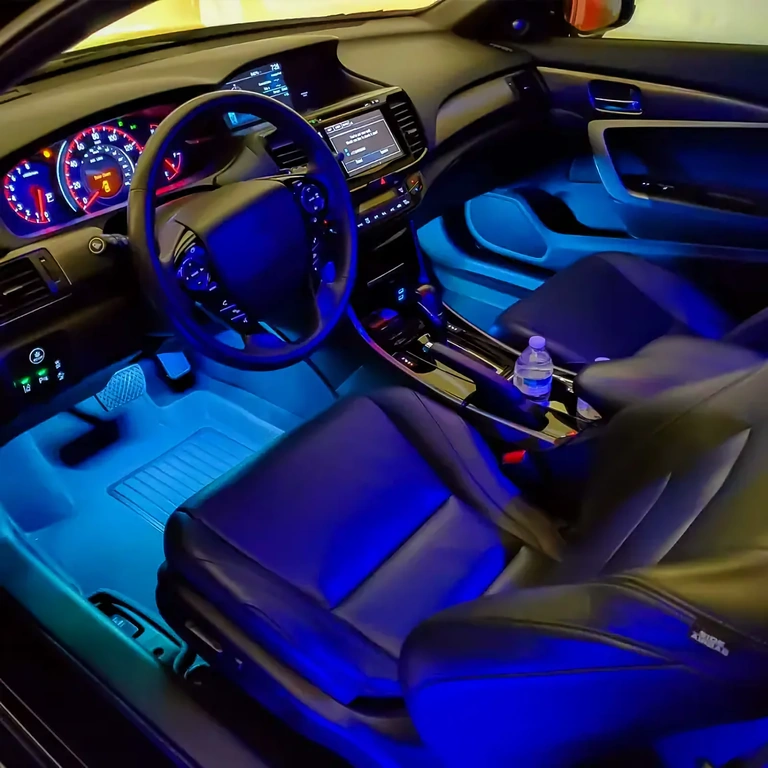 Elastyczna taśma LED do oświetlenia wnętrza samochodu