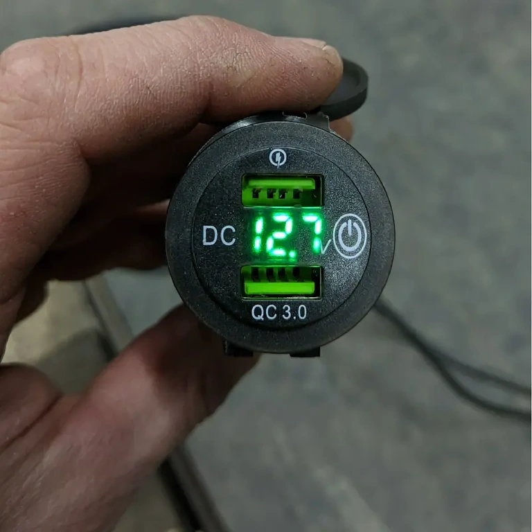 Ładowarka USB z dwoma portami na kierownicę motocykla i roweru