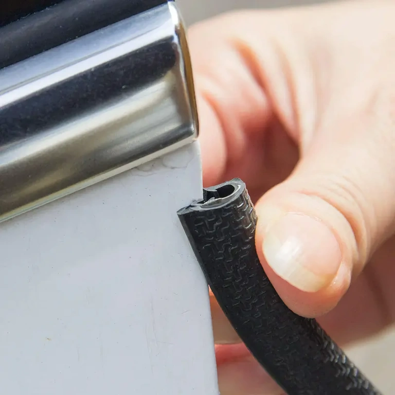 Elastyczna taśma ochronna do krawędzi drzwi samochodowych