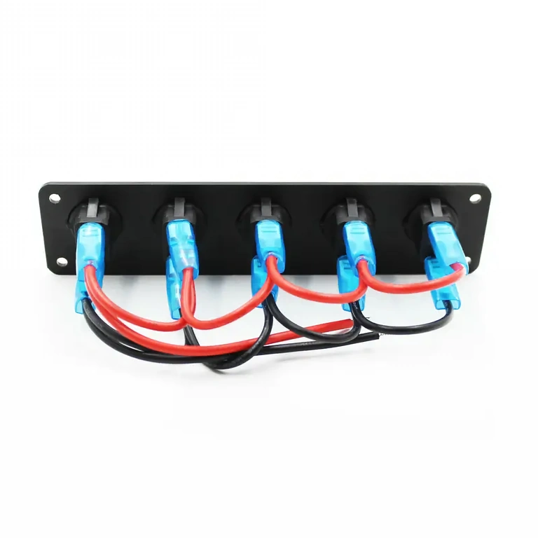 Złącza elektryczne z tyłu panelu