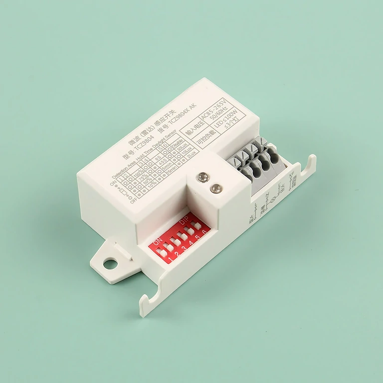 Widok boczny czujnika obecności z mikrofalami