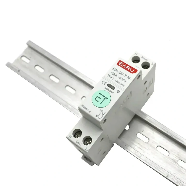 Licznik elektryczny WiFi zainstalowany na szynie DIN w rozdzielnicy