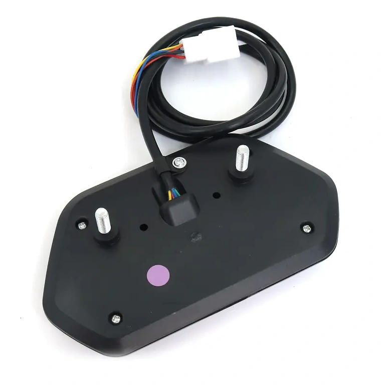 Przejrzysty i czytelny ekran dla deski rozdzielczej skutera