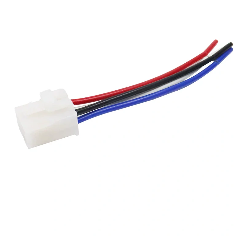 Gniazdo i przekaźnik 12V 4 piny 40A zamontowane – szczegół połączeń