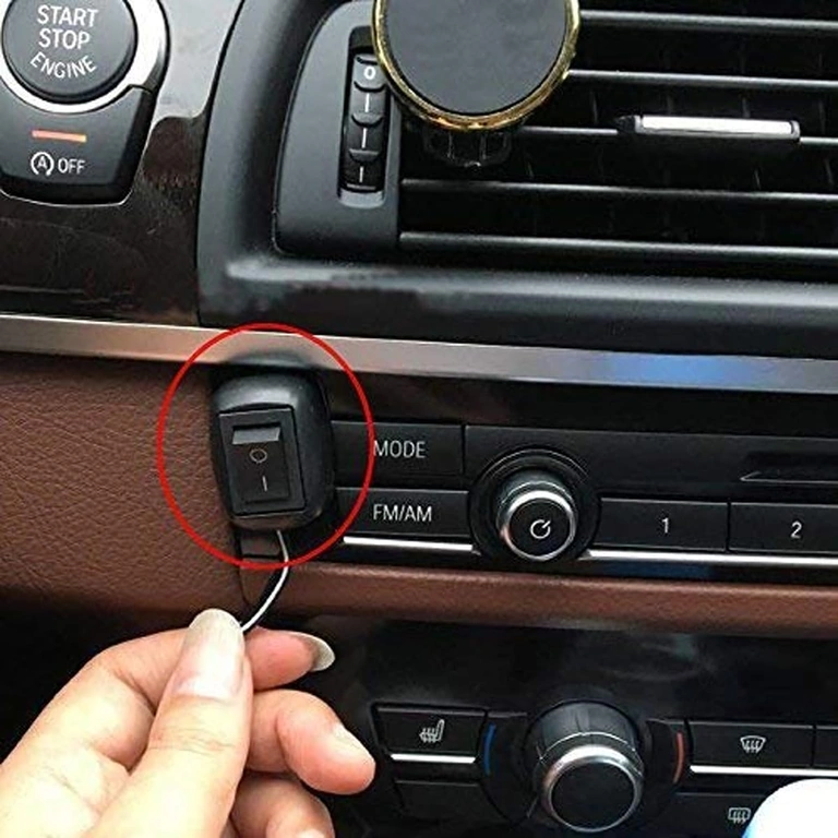 Montaż przełącznika ON/OFF z taśmą klejącą