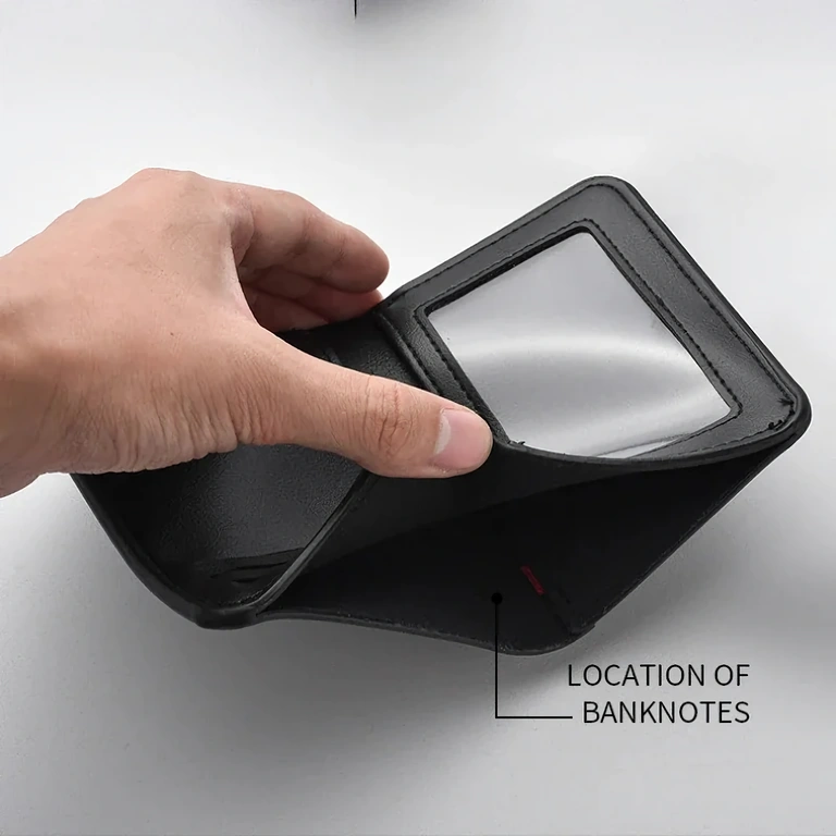 Portfel na karty i dowód ze skóry naturalnej, cienki i elegancki, trzymany w ręce