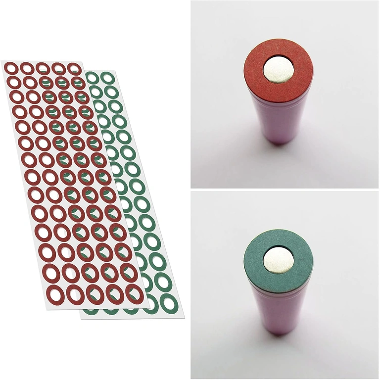 Zbliżenie na papier izolacyjny do akumulatorów 18650